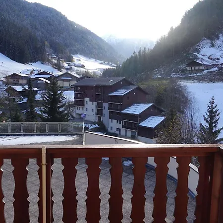 Appartement T2 4 Pers, Centre-village, Proche Pistes Et Commerces, Balcon Sud, Piscine L'été - Fr-1-342-145 *