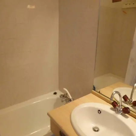 T2 4 Pers, Centre-village, Proche Pistes Et Commerces, Balcon Sud, Piscine L'ete - Fr-1-342-145